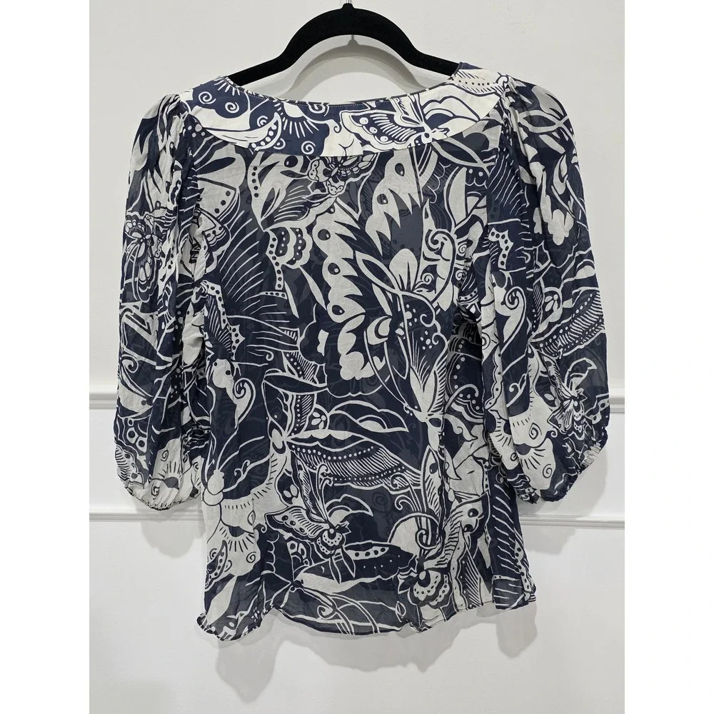 Banana Republic Navy Blue White 100% Silk Butterfly Abstract Blouse Small‎ S/P